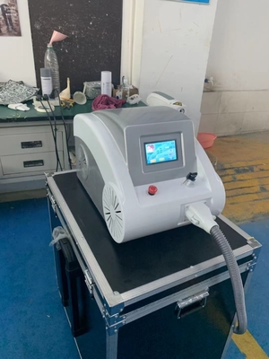 Portable Nd YAG Laser Q Switch Marque de naissance Chloasma Pigment élimination de tatouage machine de beauté de blanchiment de peau