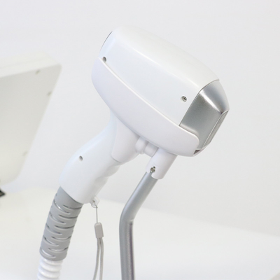 Épilation permanente au laser par diode 810Nm Épilation au laser par diode Nd Yag