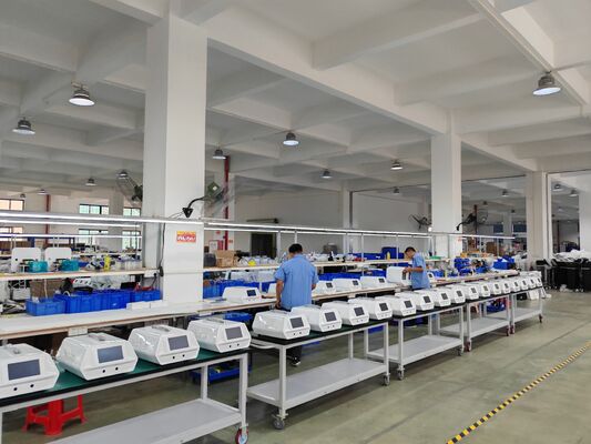 Machine de beauté plasma Fusion portable à deux poignées multifonctionnelle pour le traitement de l'acné, la réduction des pigments et la réparation de la peau. Machine de beauté